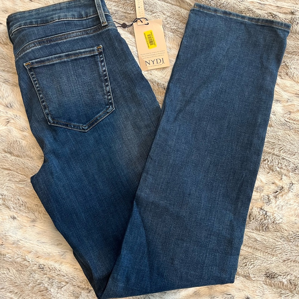 NYDJ Blue Jeans size 6. ✨New with tags 🏷 ✨